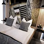 Alexxanders & Boardinghouse, Restaurant 3*