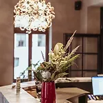 Alexxanders & Boardinghouse, Restaurant Szálloda