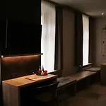 Alexxanders & Boardinghouse, Restaurant Szálloda 3*