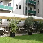 Alexxanders & Boardinghouse, Restaurant Szálloda