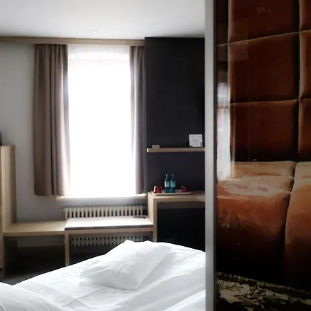 Alexxanders & Boardinghouse, Restaurant Hotel 3*