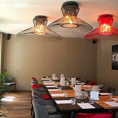 Alexxanders & Boardinghouse, Restaurant מלון 3*