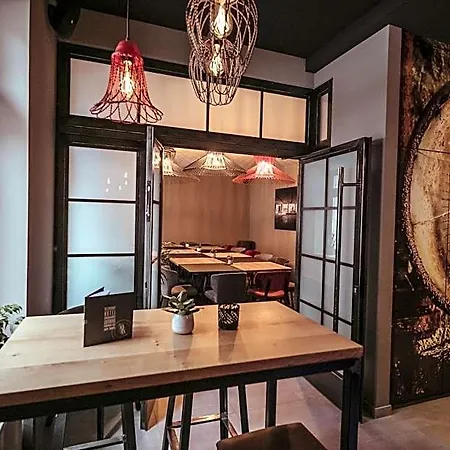 Alexxanders & Boardinghouse, Restaurant מלון