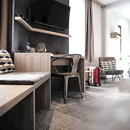 Alexxanders & Boardinghouse, Restaurant קמניץ