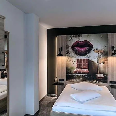Alexxanders & Boardinghouse, Restaurant מלון 3*