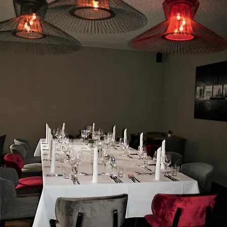 Alexxanders & Boardinghouse, Restaurant מלון