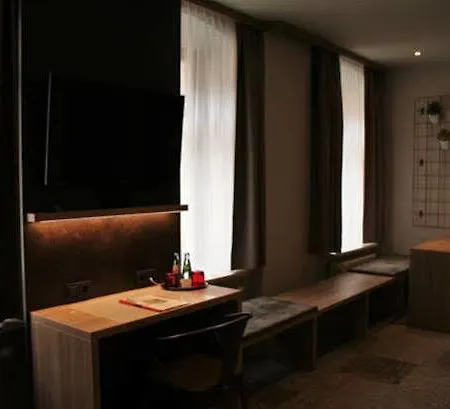 Alexxanders & Boardinghouse, Restaurant מלון 3*