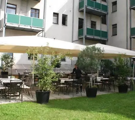 Alexxanders & Boardinghouse, Restaurant מלון