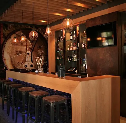 Alexxanders & Boardinghouse, Restaurant Hotel 3*