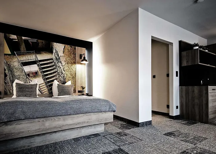 Alexxanders & Boardinghouse, Restaurant Hotel 3*