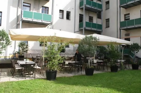 Alexxanders & Boardinghouse, Restaurant Hotel